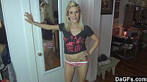 Dagfs - Une blonde sexy taquine son petit ami avant de se faire sodomiser