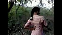 Индийская девушка трахается в лесу