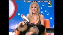 Vidéo de Graciela Alfano montrant la coquille derrière le collant d'intrus célèbres