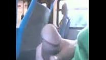 se masturber devant des femmes dans un bus