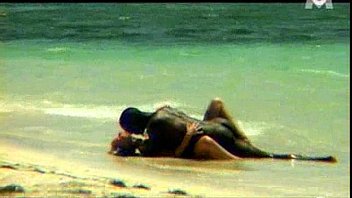 モニカ・スウィートのビーチでの異人種間のセックス（SOFTCORE）