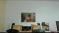 Große Brüste Brünette zeigt ihre hübschen Titten kostenlos Cams Chestycams.com