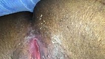Une jeune black se masturbe pour la première fois - p..com