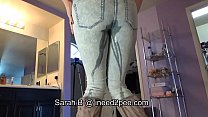 Sarah B. desesperación femenina y mojando sus jeans