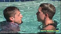 Chris e Ryan si sono scopati e pisciano in piscina