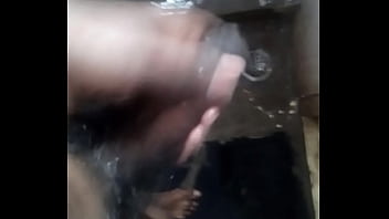 Masturbazione indiana da solista in bagno per ottenere sollievo .... in attesa di ragazze