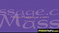 Nuru Massage se termine par une douche chaude baise 4