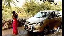 --- Indian Village Bhabhi Washing Car .. {UNCUT EXCLUSIVE SCENE} ... DOIT REGARDER