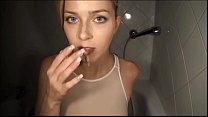 Abigail Johnson - écolière cosplay sexe pipe