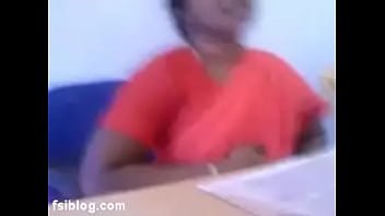 South indian office lady flash boobs to co-workers