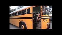 Écolière baisée en bus