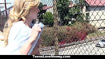 TeensloveMoney- Stranded Blonde (Crissy Kay) gibt Muschi für Bargeld auf