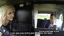 Un faux chauffeur de taxi européen une grosse bite