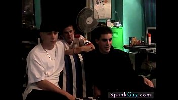 ゲイのフランスのスパンキングと男性のお尻のスパンキングの映画ケリービート