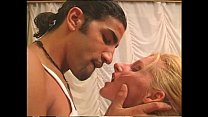 Uma loira sexy anal fodida por um garoto árabe