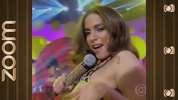 Anitta Super GOSTOSA Provocando Com Calça Legging De Oncinha Socadinha No Rabo!