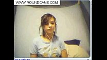 amateur teen on webcam showing her ass