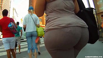 Candid - Bubble Butt BBW Latina zeigt ihre Wedgie
