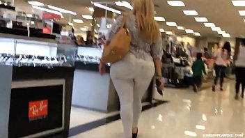 Candid - Latina Milf in White Jeans strolling down The Mall