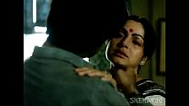Rakhee Love Making Scene - Paroma - Film hindi classique (360p)