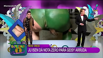 Cu verde Ju Isen mostra troppo mentre fa gli squat in diretta su RedeTV