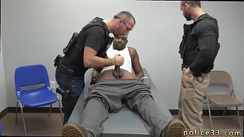 Гей делает минет горячему полицейскому ххх с укусом проституции