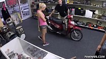 Sadie Leigh vuole vendere uno scooter noleggiato - XXX Pawn