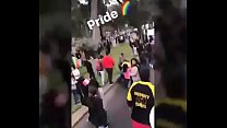 Leslie Shaw nella marcia LGBTI? [SD, 854x480]