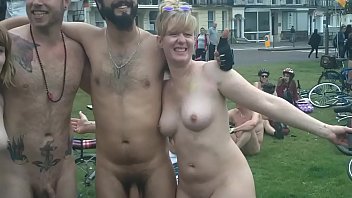 The Brighton 2015 Naked Bike Ride Part2 [La advertencia contiene desnudez frontal completa}