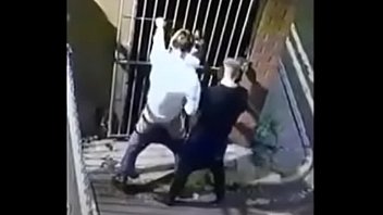 Hombres filmados teniendo sexo en la calle