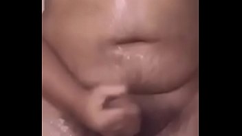 O chacal mexicano rico se masturba enquanto toma banho e cums