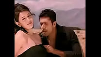 Haniska boobs touch por Jayam Ravi em Engeyum Kaadh