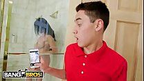 BANGBROS - Juan El Caballo Loco espia em sua madrasta de MILF no chuveiro