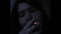 Esposa fumando. Não é XXX (ainda)