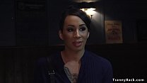 Transexual en un club subterráneo se folla a un esclavo