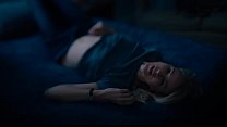 Netflixレズビアンシリーズ「GYPSY」-若いソフィークックソンについて考えて自慰行為をしているMILFナオミワッツ