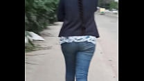 Garota de Bangalore na rua balançando a bunda sexy