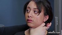 Garota safada é levada para um asilo anal para tratamento doloroso