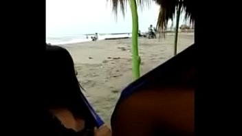 Елена Круз, мастурбация на пляже ... поймали.