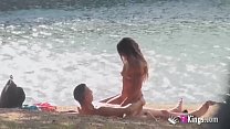 Вуайеристский секс на пляже с худенькой милфой Araceli