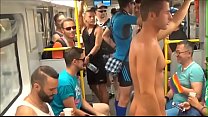 desnudo en el metro