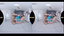 Virtualpee - VR Piss bere e giocare con dildo sul pavimento del bagno