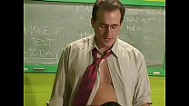 Очаровательная учительница делает сексуальный минет и трахает пальцами киску