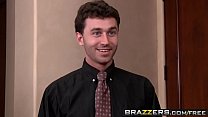 Pornstar à gros seins (Sienna West) veut de l'anal - Brazzers
