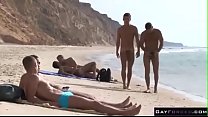 Sesso pubblico scopata anale in spiaggia