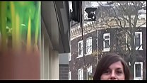 Un ragazzo concupiscente esce ed esplora il distretto di redlight di Amsterdam