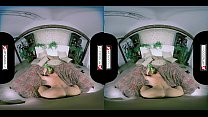 Poison Ivy XXX Cosplay VR - Impresionante pelirroja malvada es destrozada por el coño
