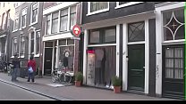 L'uomo arrapato esce ed esplora il quartiere a luci rosse di Amsterdam