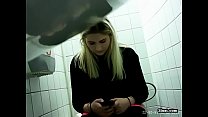 Скрытая камера в туалете 12