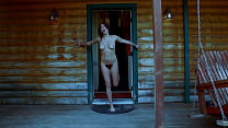 B. B. Campamento bíblico: sexy morena desnuda corriendo